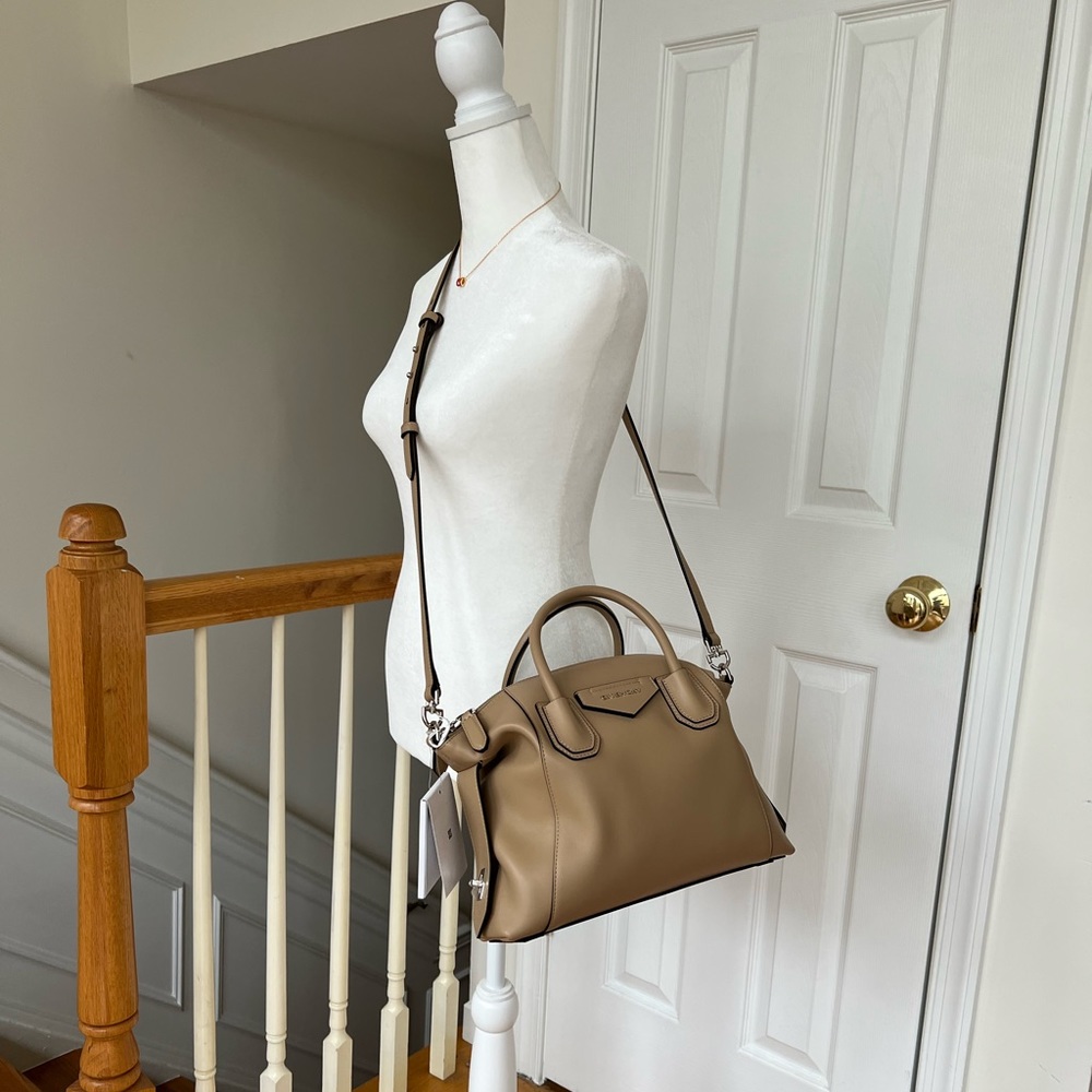 Authentic Brand New Givenchy Soft Antigona bag, small size - Picture 13 of 16